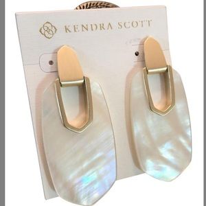 Brand new with tags Kendra Scott Kaiylin earrings